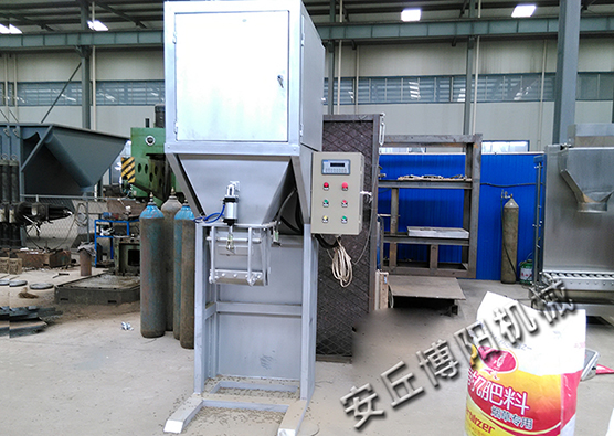 飼料自動(dòng)包裝機(jī)具體是怎么完成工作的