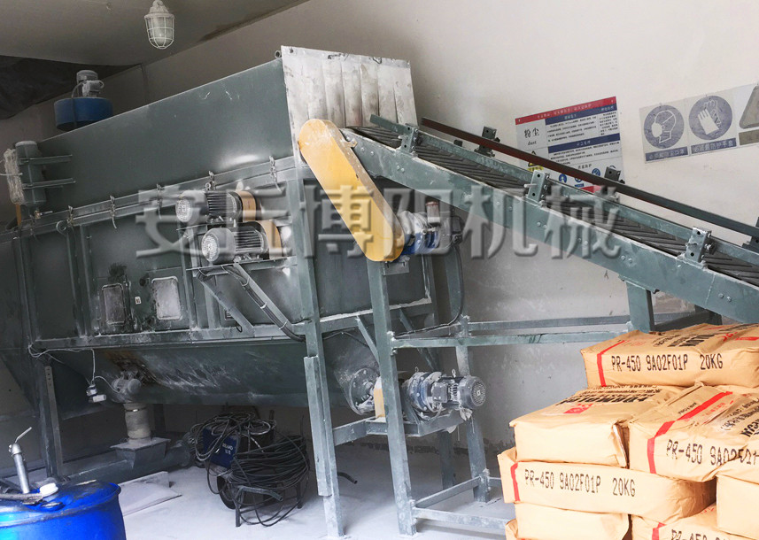 粉體自動(dòng)拆包機(jī)應(yīng)該如何維護(hù)保養(yǎng)呢？