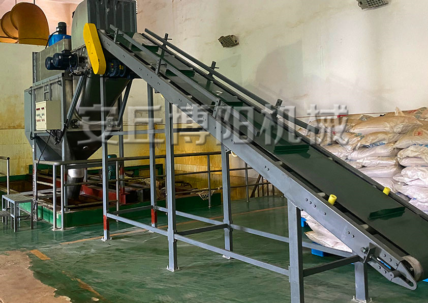 有機肥自動拆包機的優(yōu)勢有哪些呢?