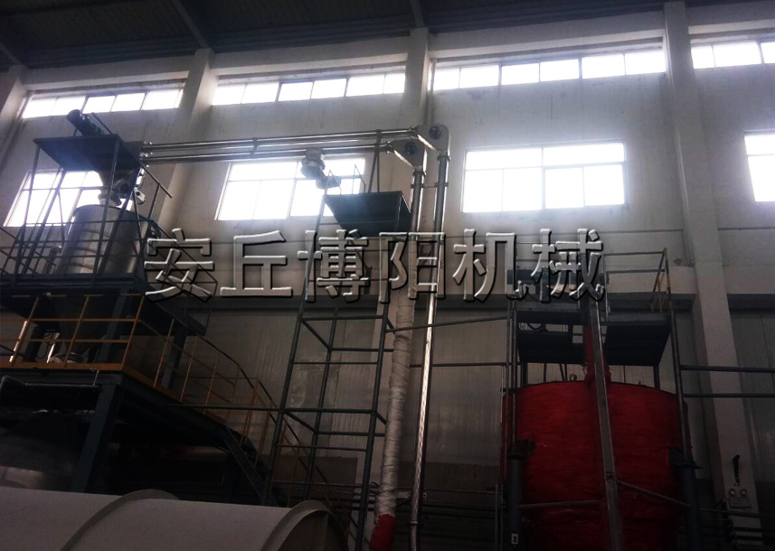 萘粉管鏈?zhǔn)教嵘龣C(jī)在使用時(shí)有哪些注意事項(xiàng)呢？