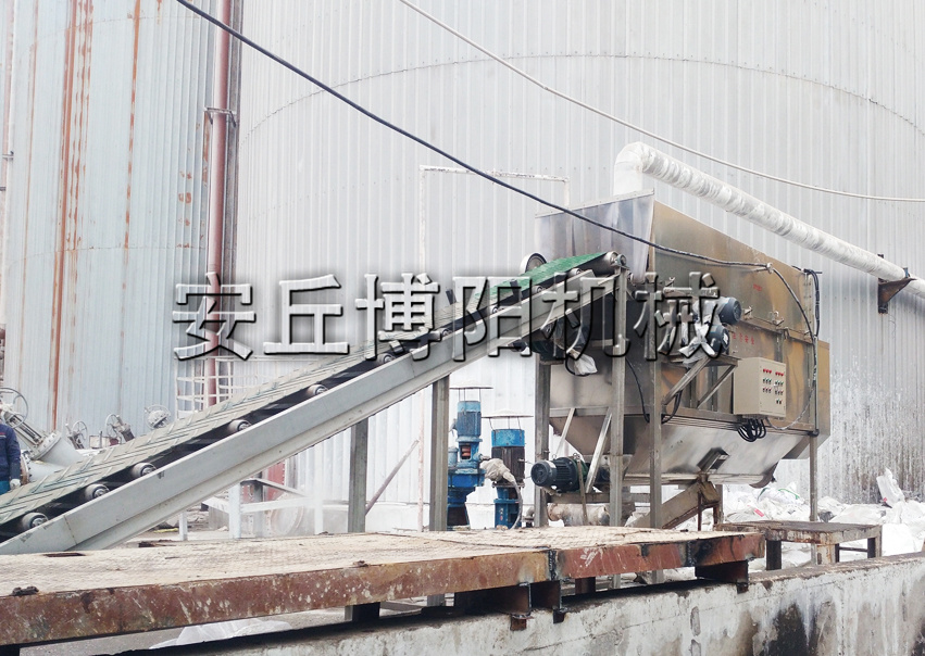 片堿自動拆包機應(yīng)該如何做好養(yǎng)護(hù)工作？