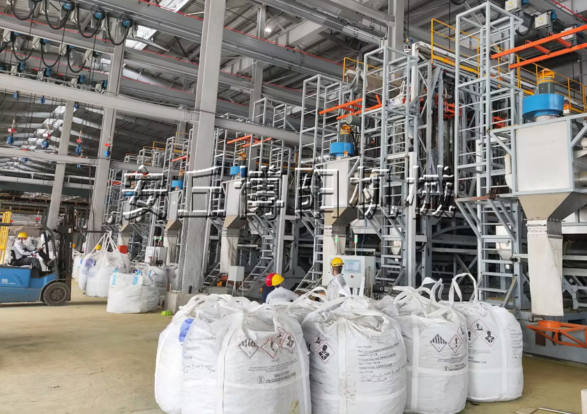 粉體全自動噸袋拆袋機的特點和配套設(shè)備有哪些？