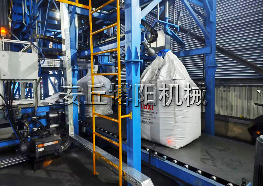 飼料顆粒全自動(dòng)噸袋包裝機(jī)具有哪些特點(diǎn)呢？