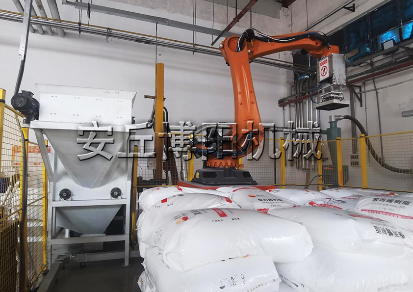 片堿全自動(dòng)拆包機(jī)器人的產(chǎn)品特點(diǎn)是什么？